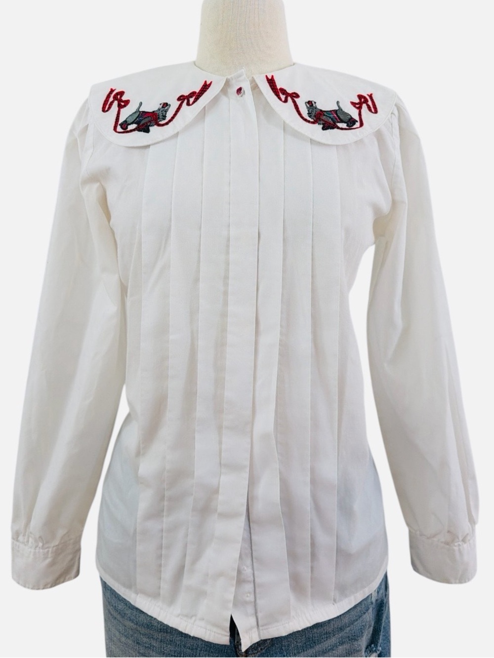 VINTAGE 1980s White Cotton Button-Down Blouse with Embroidered Peter Pan Collar - Picture 2 of 8